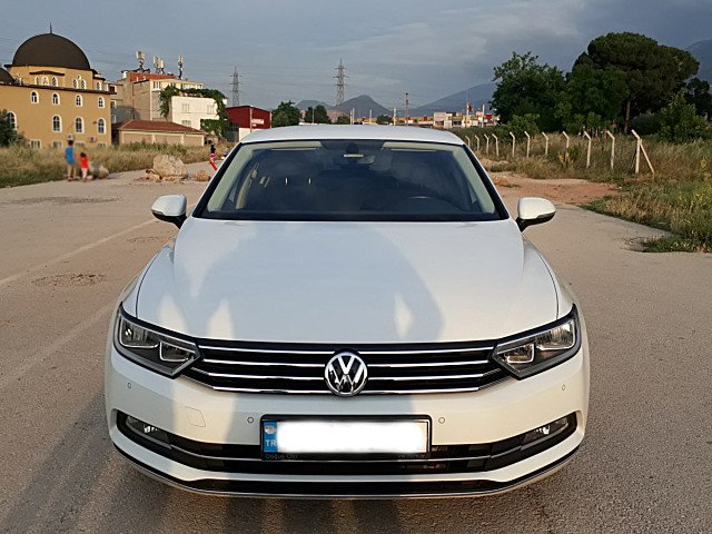 2015 Volkswagen Passat.jpg